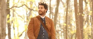 Adam Pally entwickelt Animationsserie basierend auf Twitter-Feed