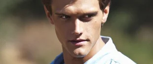 The Flash: Hartley Sawyer wird in Staffel 4 zu Elongated Man