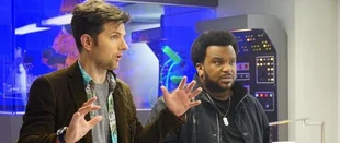 Adam Scott (l.) und Craig Robinson in „Ghosted“ / (c) FOX