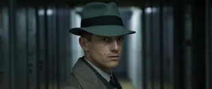 Babylon Berlin Interview: Mit der Waffe hat er's nicht so