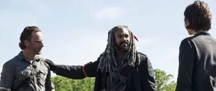 SerienBiz: Walking Dead-Premiere versaut, Tinder-Serie & Eminem