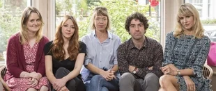 Play By Day: Serienstart von Motherland bei BBC Two