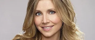 Roseanne: Wen spielt Sarah Chalke in der 10. Staffel der Sitcom?