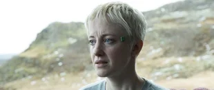 Andrea Riseborough in „Crocodile“ (c) Netflix