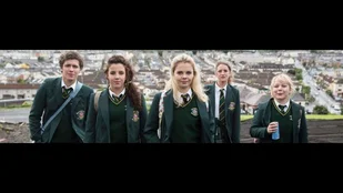 Play By Day: Start der Coming-of-Age-Serie Derry Girls bei Channel 4