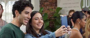 Alone Together: Review der Pilotepisode