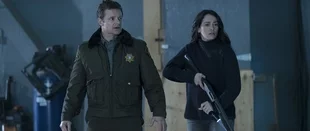Steve Zahn und Natalie Martinez in „The Crossing“ (c) ABC