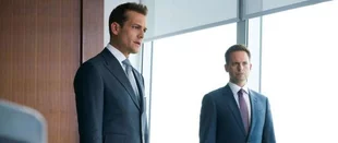 Harvey (Gabriel Macht) und Mike (Patrick J. Adams) in der Serie „Suits“ / (c) USA Network