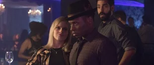 Malcolm Goodwin und Rose McIver in „iZombie“ (c) The CW