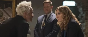 David Anders und Jessica Harmon in „iZombie“ / (c) The CW