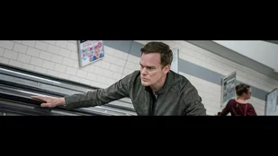 Michael C. Hall sucht seine Tochter in „Safe“. (c) Netflix