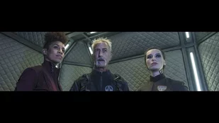 Dominique Tipper, David Strathairn und Cara Gee in „The Expanse“ (c) Syfy