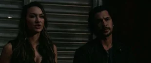 Echo (Tasya Teles) und Bellamy (Bob Morley) in der Serie „The 100“ (c) The CW