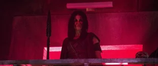 Octavia (Marie Avgeropoulos) in der Serie „The 100“ (c) The CW