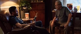Clayton Cardenas und Edward James Olmos in „Mayans MC“ (c) FX
