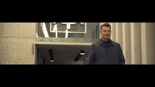 Robert Wieckiewicz spielt in „1983“ einen lebensmüden Polizisten im polnischen Polizeistaat. (c) Netflix