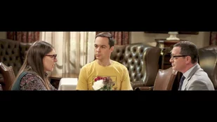 Präsident Siebert (Joshua Malina) hofiert Amy (Mayim Bialik) und Sheldon (Jim Parsons), seine neuen Lieblingsangestellten. (c) CBS