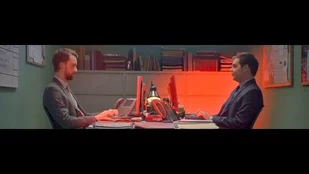 Szenenbild von „Corporate“: Matt Ingebretson und Jake Weisman als Rädchen im Getriebe. (c) Comedy Central
