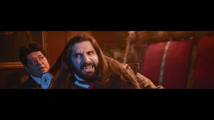 Harvey Guillen und Kayvan Novak in „What We Do in the Shadows“ (c) FX