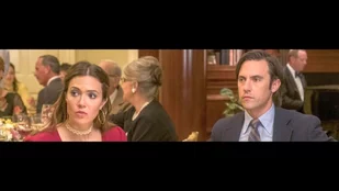 Screenshot von This Is Us: Rebecca (Mandy Moore) und Jack (Milo Ventimiglia) beim Essen mit den Eltern... (c) NBC