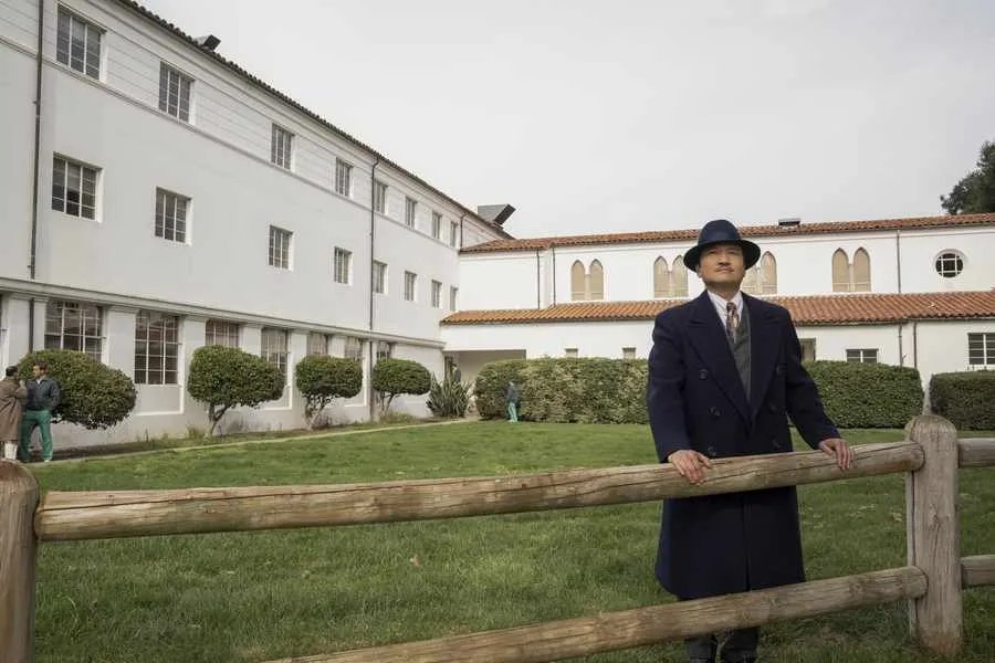 Jon Jon Briones als Dr. Richard Hanover in der Serie Ratched - Saeed Adyani