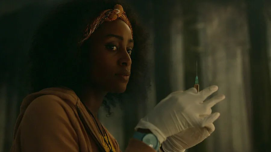 Simona Brown in Sie wei? von dir: Behind Her Eyes (2021). Ausschnitt aus der Episode Behind Her Eyes der britische Serie Behind Her Eyes