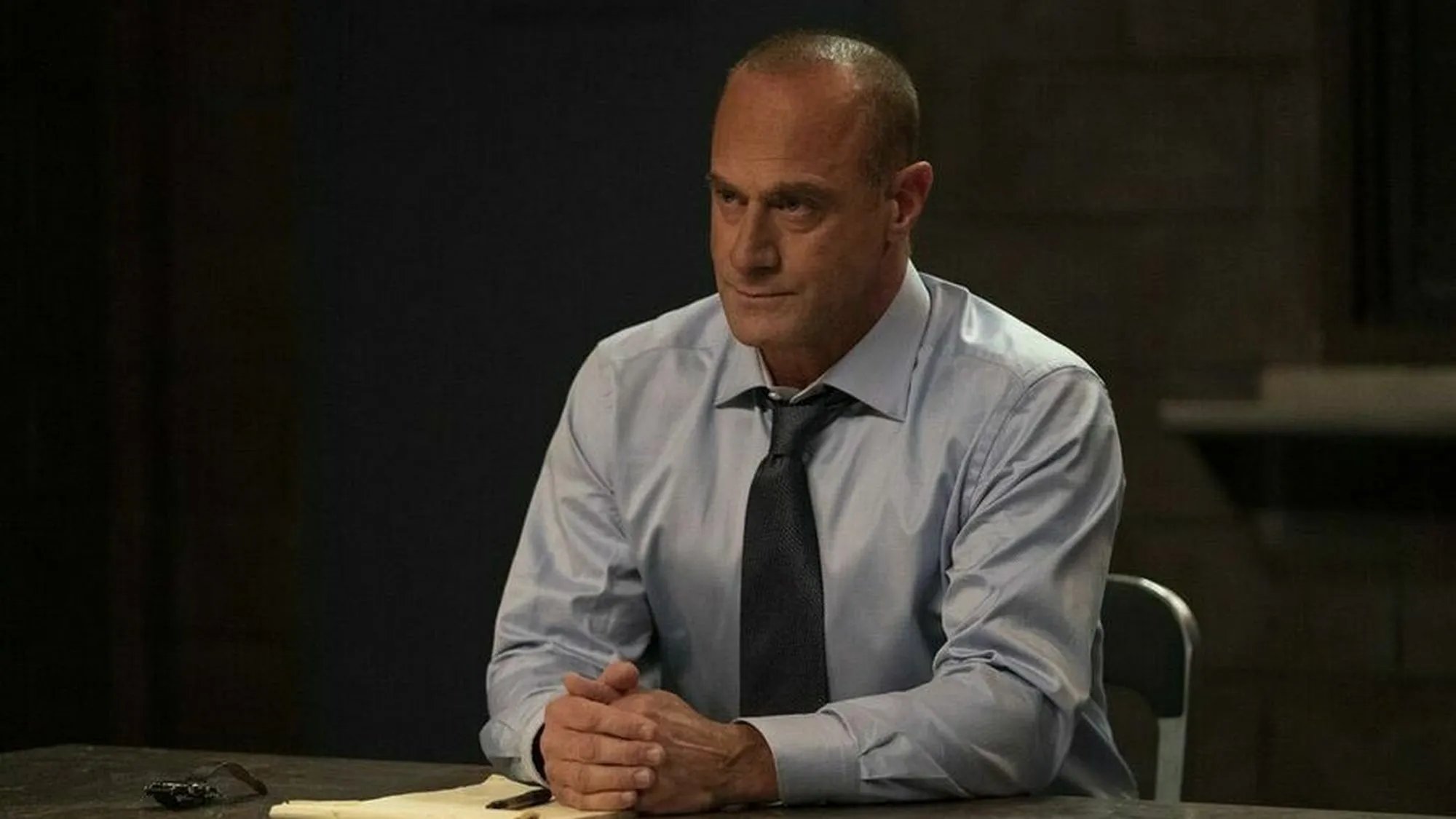 Christopher Meloni in Law and Order: Special Victims Unit. Ausschnitt aus der Episode Return of the Prodigal Son (22x09) der Serie Law and Order: Special Victims Unit