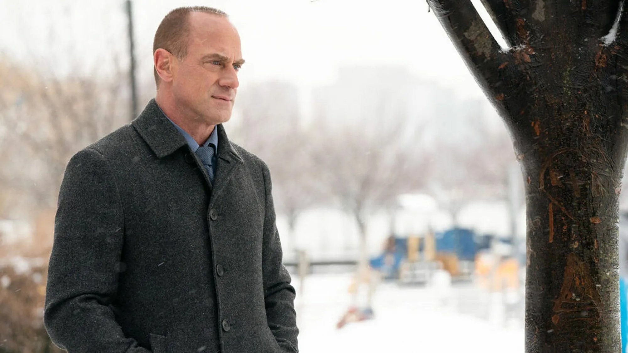 Christopher Meloni in Law and Order: Organized Crime (2021). Ausschnitt aus der Episode What Happens in Puglia (1x01) der Serie Law and Order: Organized Crime