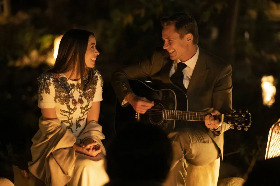 Cristin Milioti und Billy Magnussen in Made for Love: Episode #1.1 (2021). Szenenfoto aus der Episode User One der US-Serie Made for Love