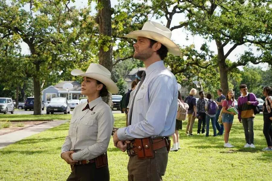 Ausschnitt aus der Episode Dig der US-Serie Walker