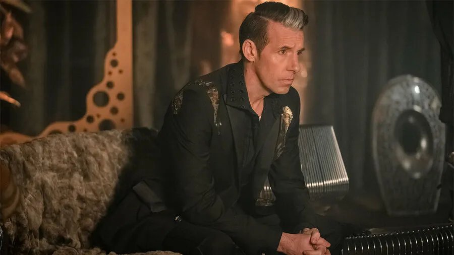 Craig Parkinson in Doctor Who (2005). Ausschnitt aus der Episode Chapter Three: Once, Upon Time der britische Serie Doctor Who