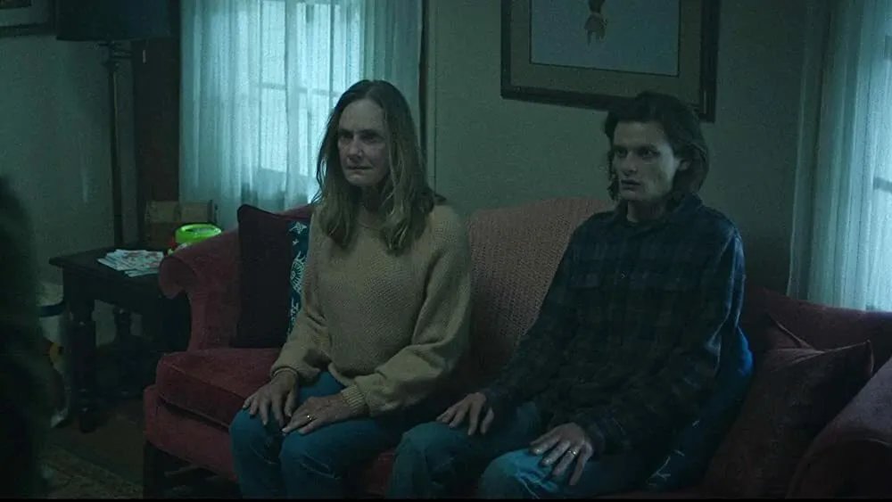 Lisa Emery und Charlie Tahan in Ozark