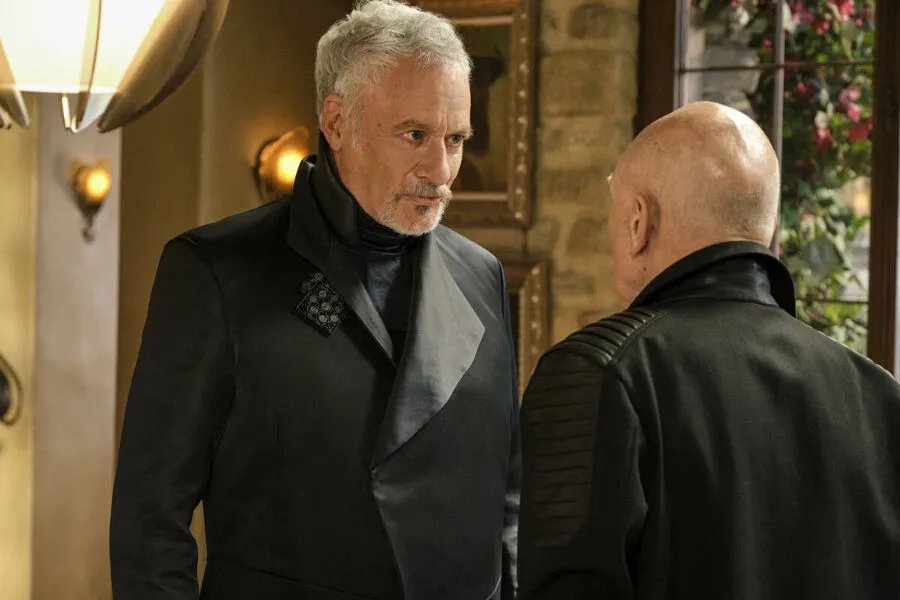 Patrick Stewart und John de Lancie in Star Trek: Picard: Episode #2.1 (2022). Ausschnitt aus der Episode The Star Gazer der US-Serie Star Trek: Picard
