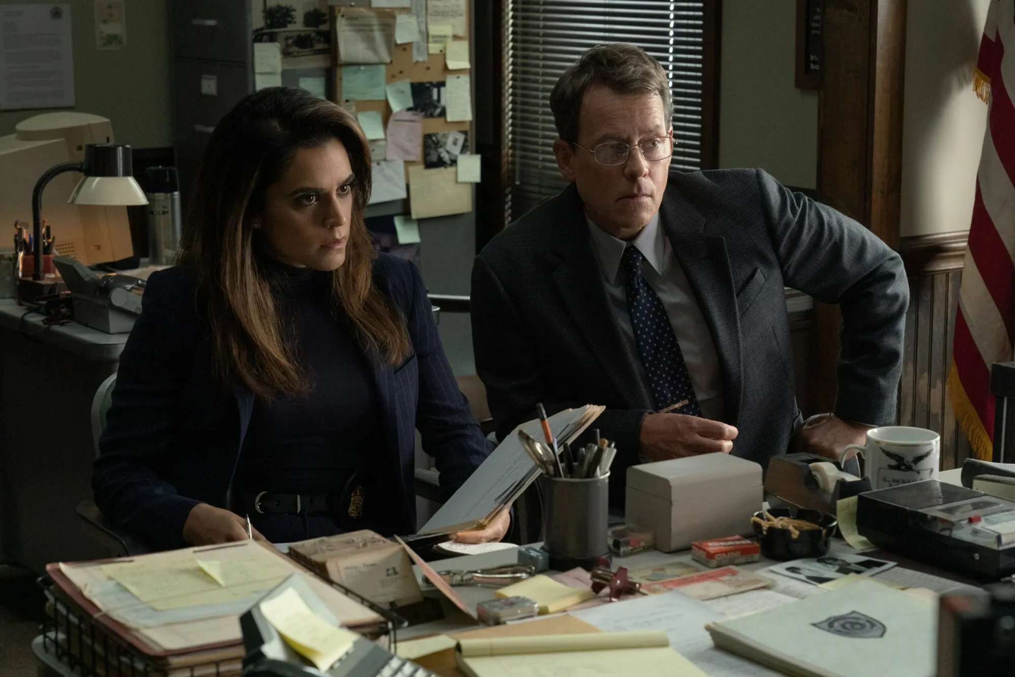 Sepideh Moafi und Greg Kinnear in Black Bird
