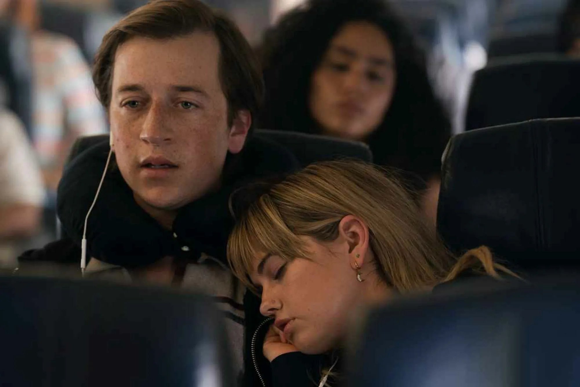 Skyler Gisondo und Debby Ryan in The Resort