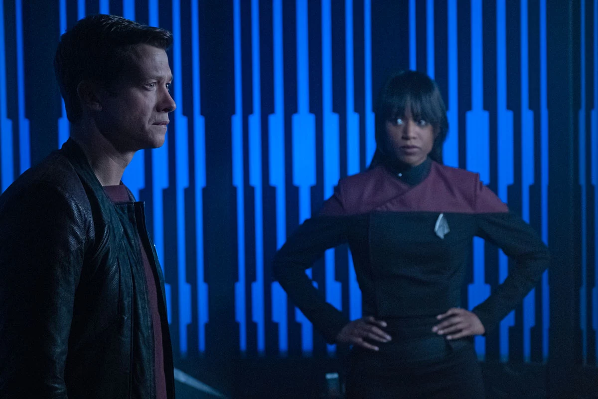 Ed Speleers und Ashlei Sharpe Chestnut in „Star Trek: Picard“