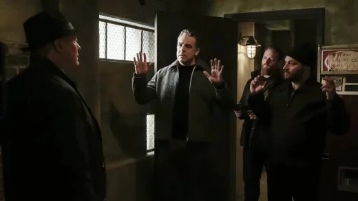 Szenenfoto aus der Episode „The Troll Farmer: Pt. 2“ der US-Serie „The Blacklist“