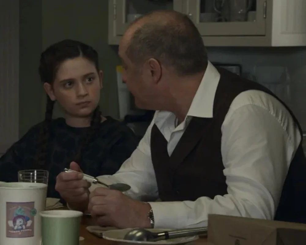 Sami Bray und James Spader in „The Blacklist“