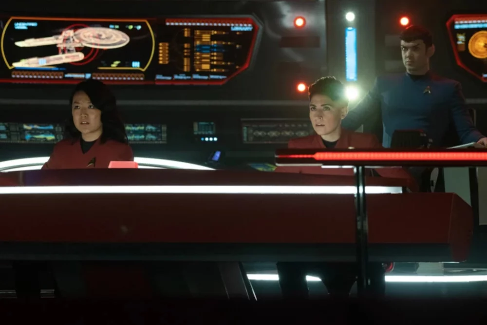 Rong Fu, Melissa Navia und Ethan Peck in „Star Trek: Strange New Worlds“
