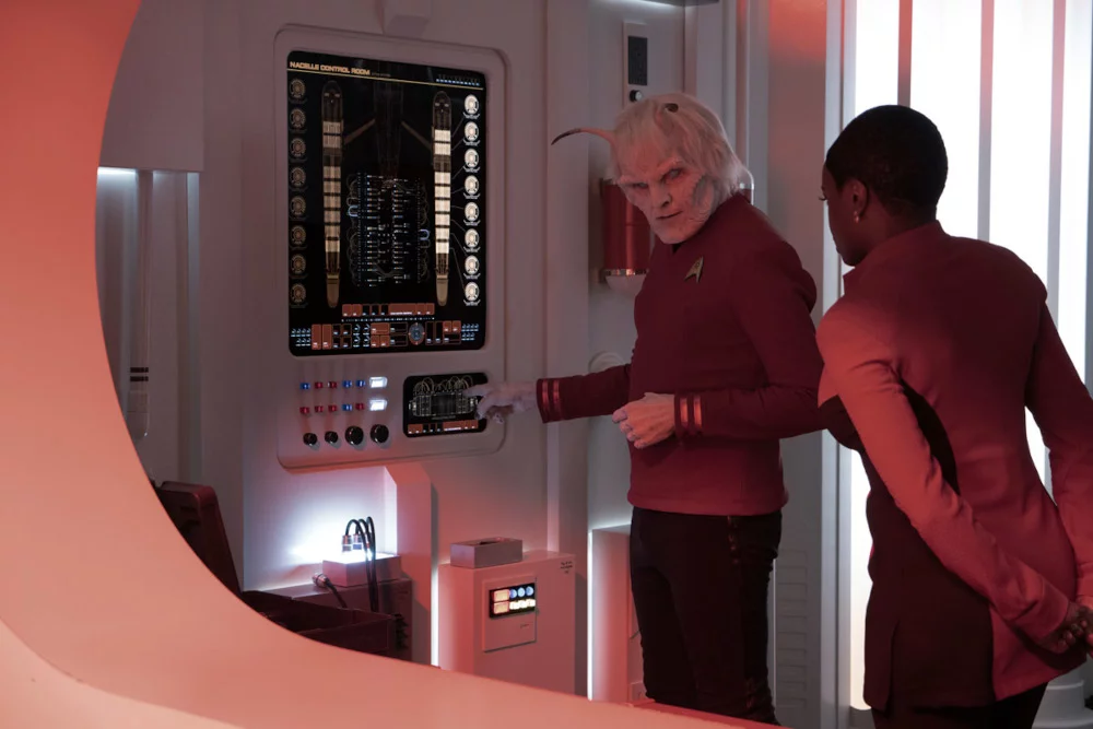 Bruce Horak und Celia Rose Gooding in „Star Trek: Strange New Worlds“
