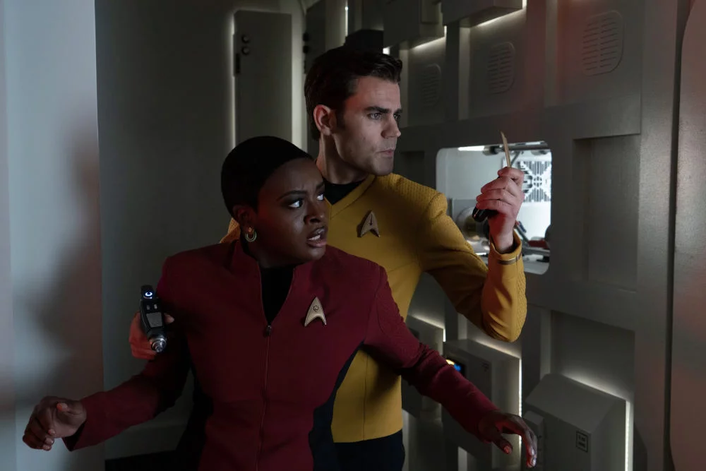 Celia Rose Gooding und Paul Wesley in „Star Trek: Strange New Worlds“