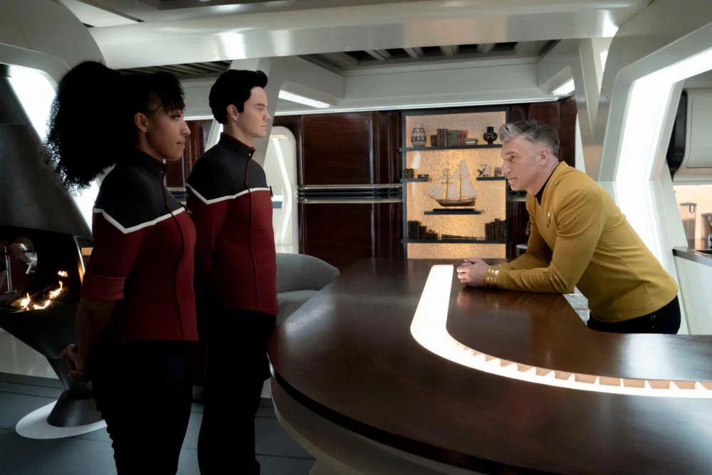 Tawny Newsome, Jack Quaid und Anson Mount in „Star Trek: Strange New Worlds“