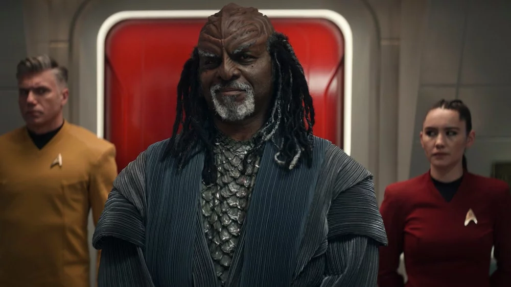 Anson Mount, Robert Wisdom und Christina Chong in „Star Trek: Strange New Worlds%26rdquo,