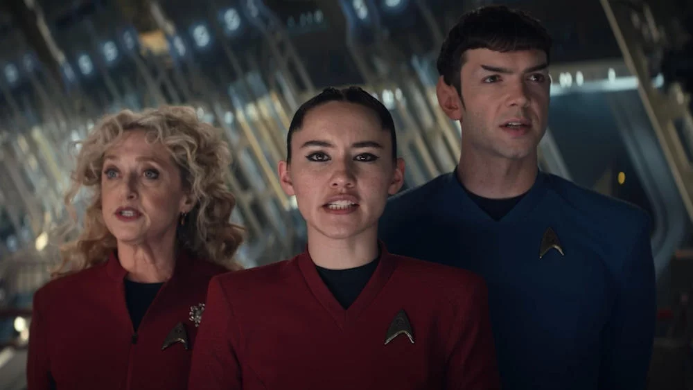 Carol Kane, Christina Chong und Ethan Peck in âStar Trek: Strange New Worldsâ