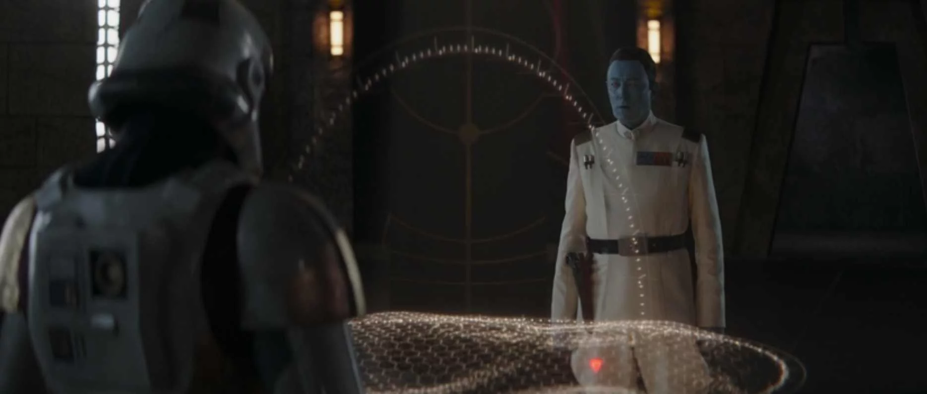 Die Figur Thrawn auf einem Szenenfoto aus der achten Folge von „Ahsoka“