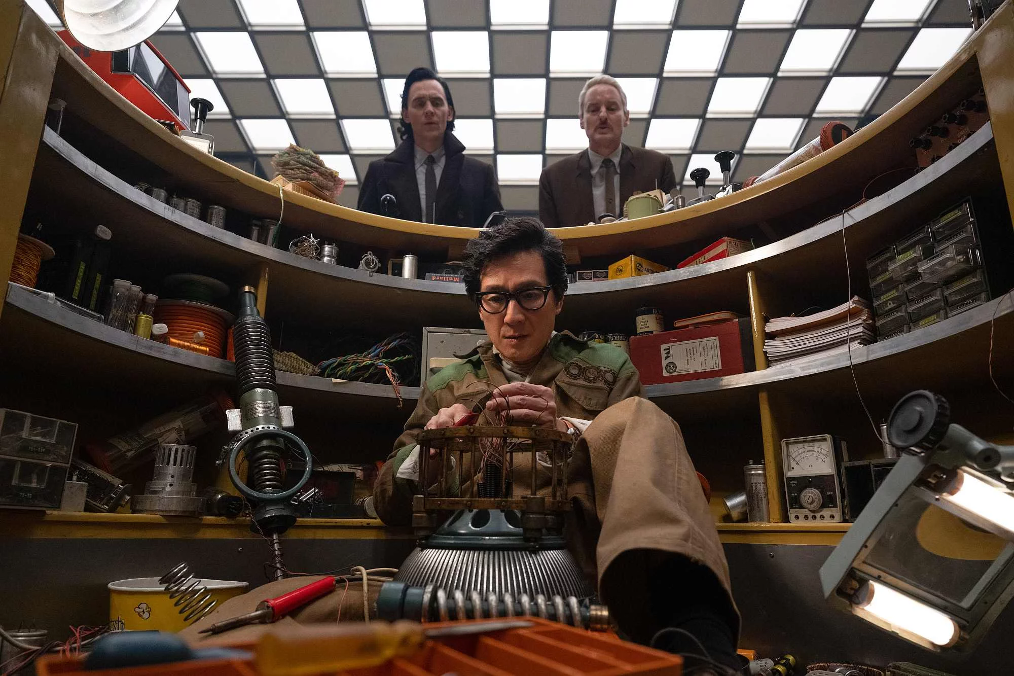 O. B. bei der Arbeit in „Loki“