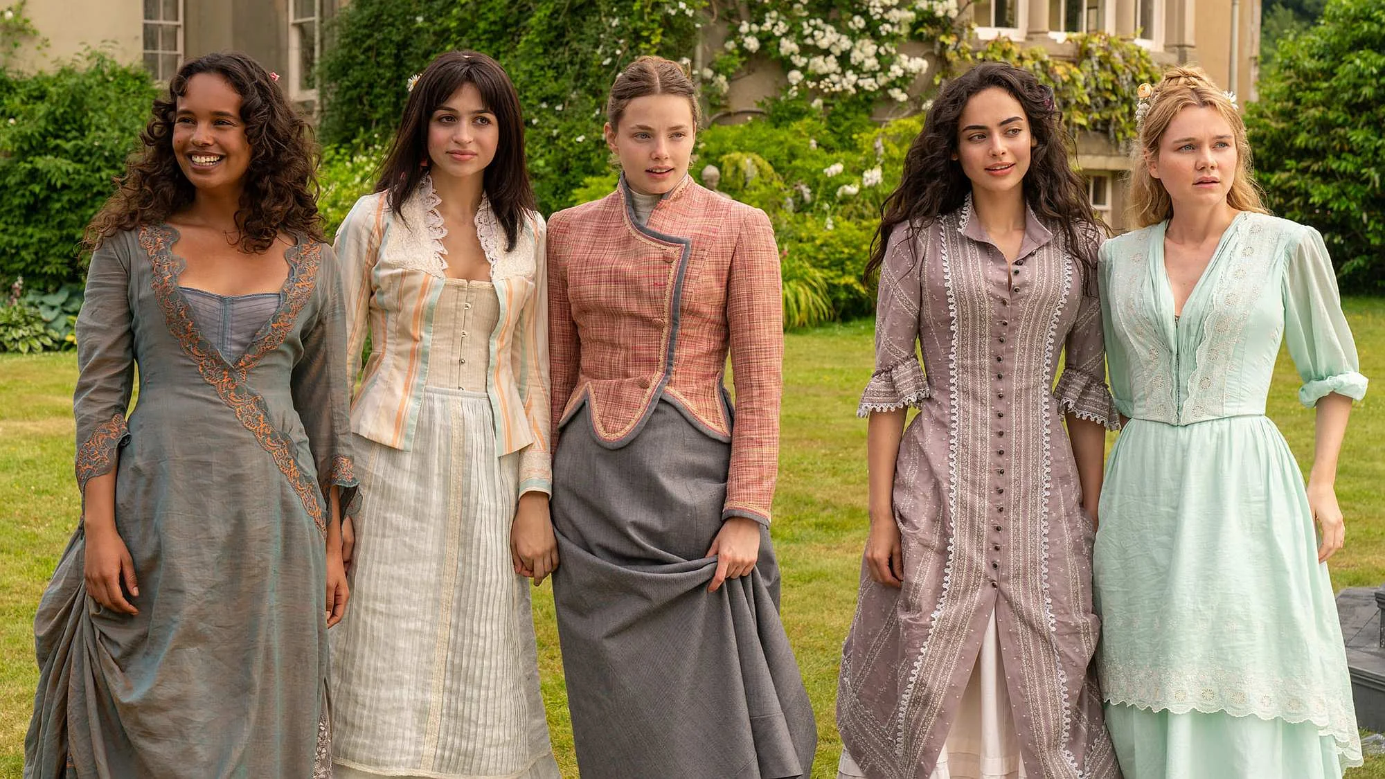 Alisha Boe, Josie Totah, Kristine Frøseth, Aubri Ibrag und Imogen Waterhouse in „The Buccaneers“