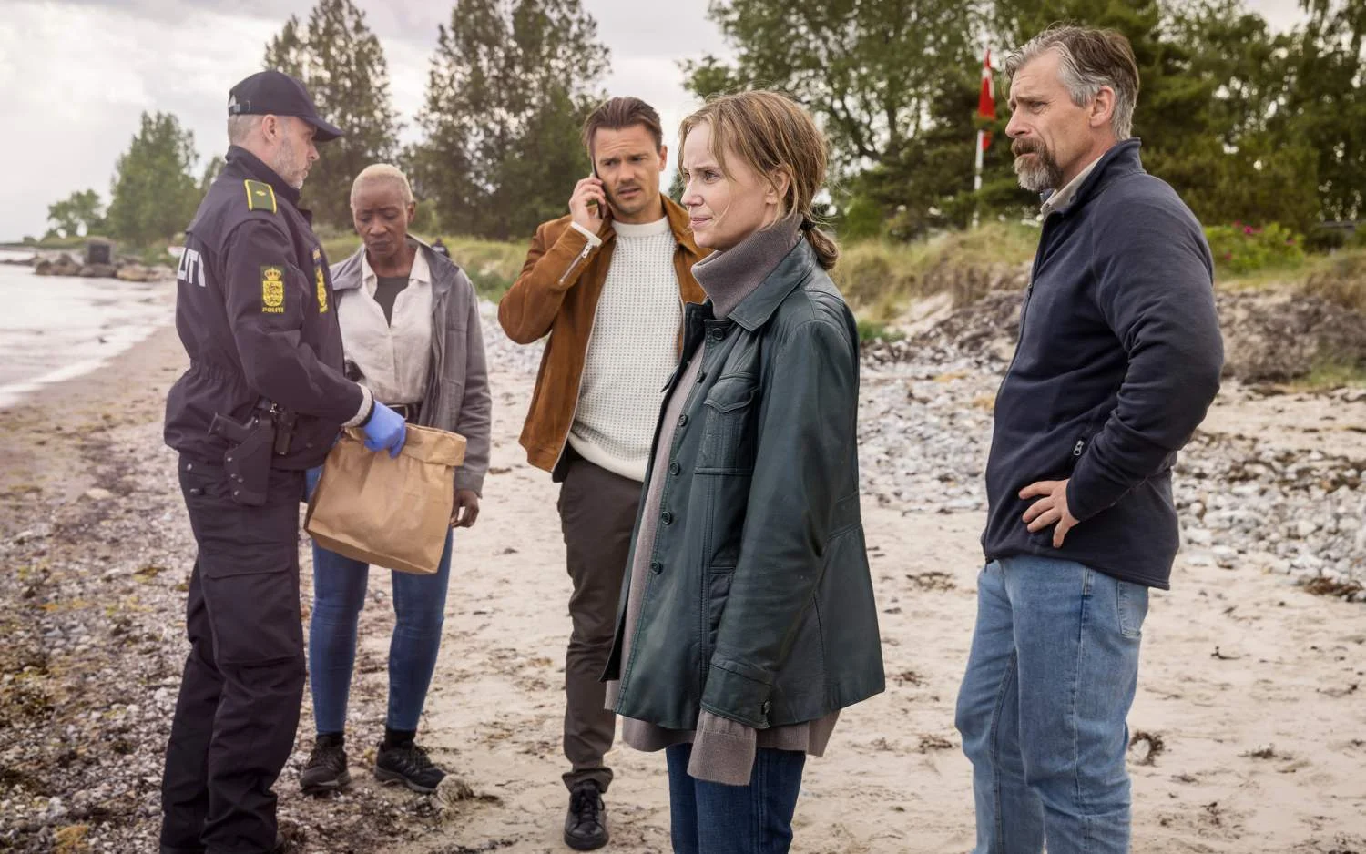 Jens (Håkan Bengtsson), Iris (Sofia Helin) und die dänischen Kripo-Kollegen Sören (Mads Korsgaard) und Jasmine (Harriet Kyolaba) in „Iris - Die Wahrheit“