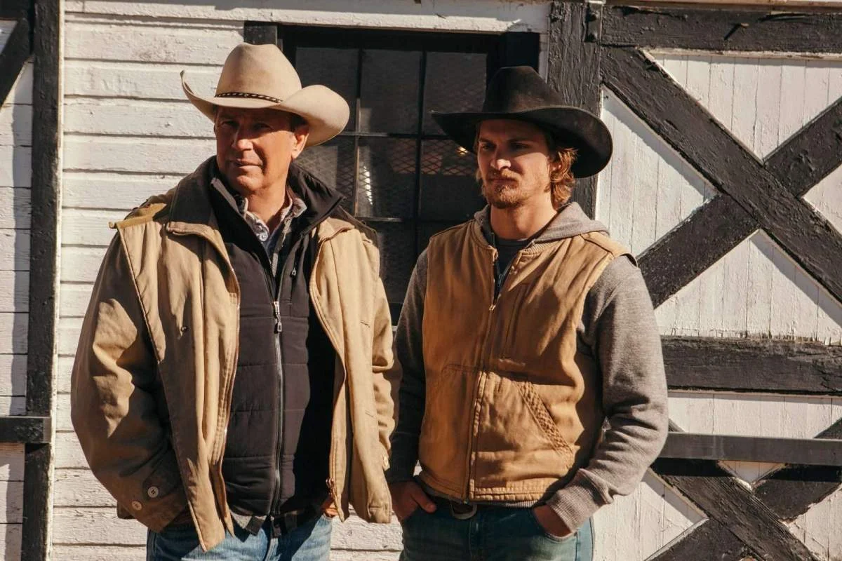Kevin Costner und Luke Grimes in „Yellowstone“