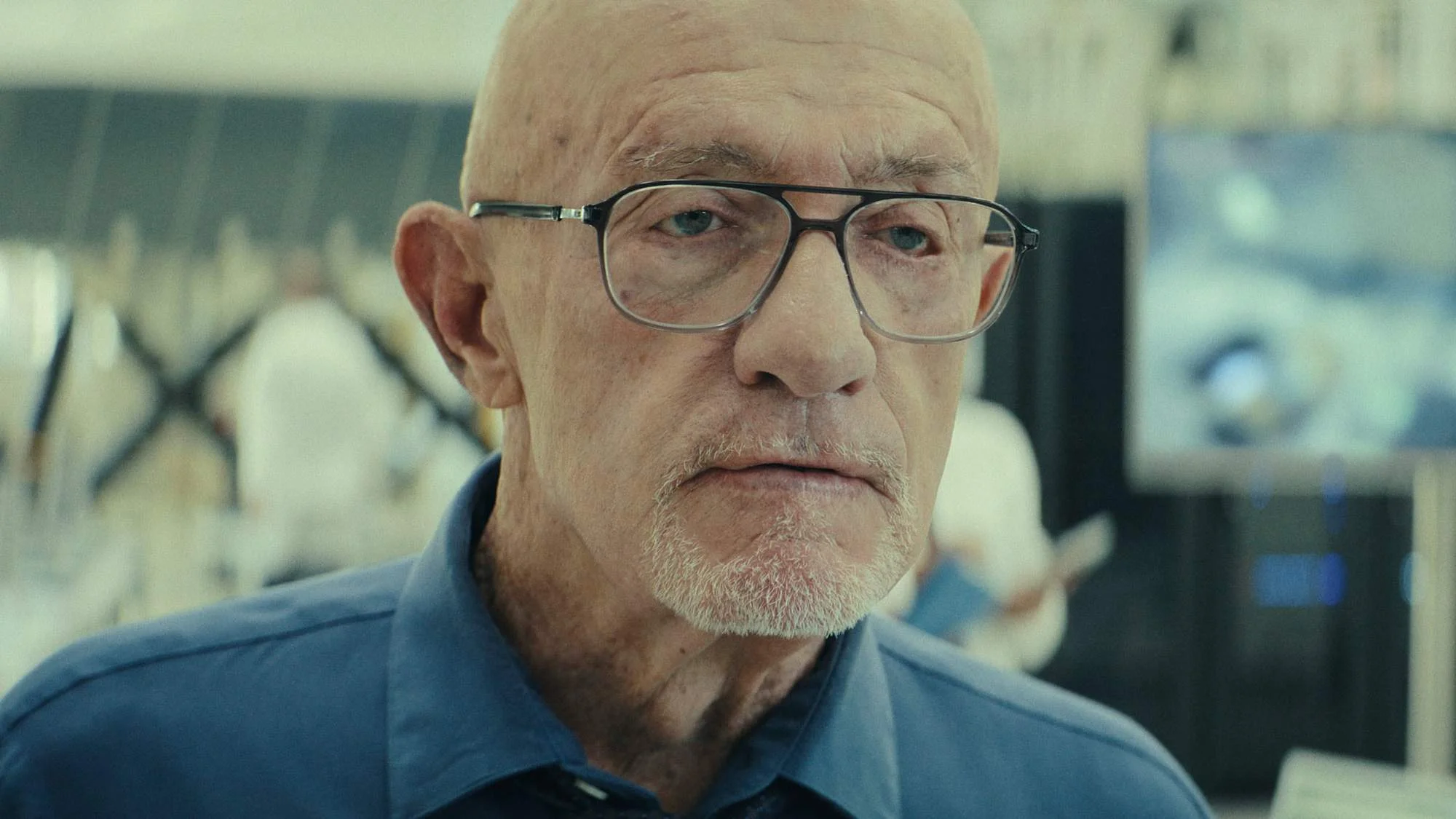 Jonathan Banks in der ersten Folge von „Constellation“